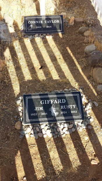 Giffard,   Rusty gravesite