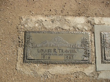 Traweek,   Louise Bertha gravesite
