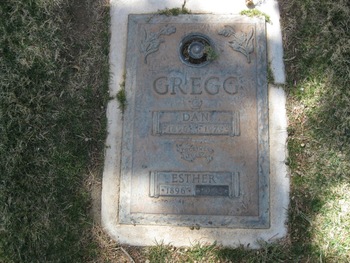Gregg,   Dan gravesite