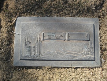 Lilly,   Everett Shirley gravesite