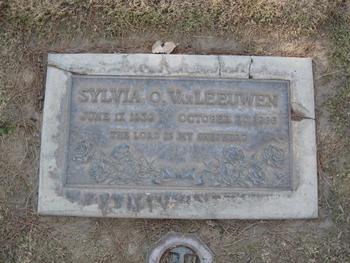 Van Leeuwen,   Sylvia Olive gravesite