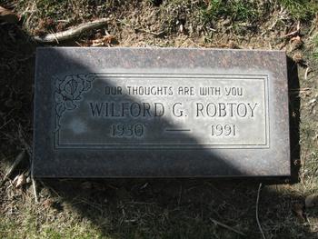 Robtoy,   Wilford Giels gravesite