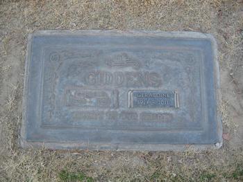 Giddens,   Norvell gravesite