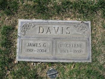 Davis,   L. Gelene gravesite