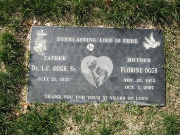 Oggs,   L. C. gravesite