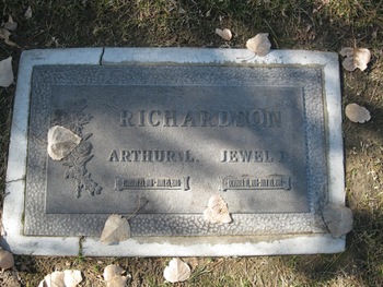Richardson,   Jewel D. gravesite