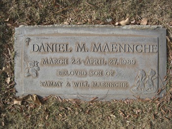 Maennche,   Daniel M. gravesite