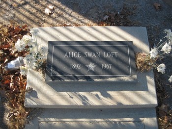 Loft,   Alice Myrtle gravesite